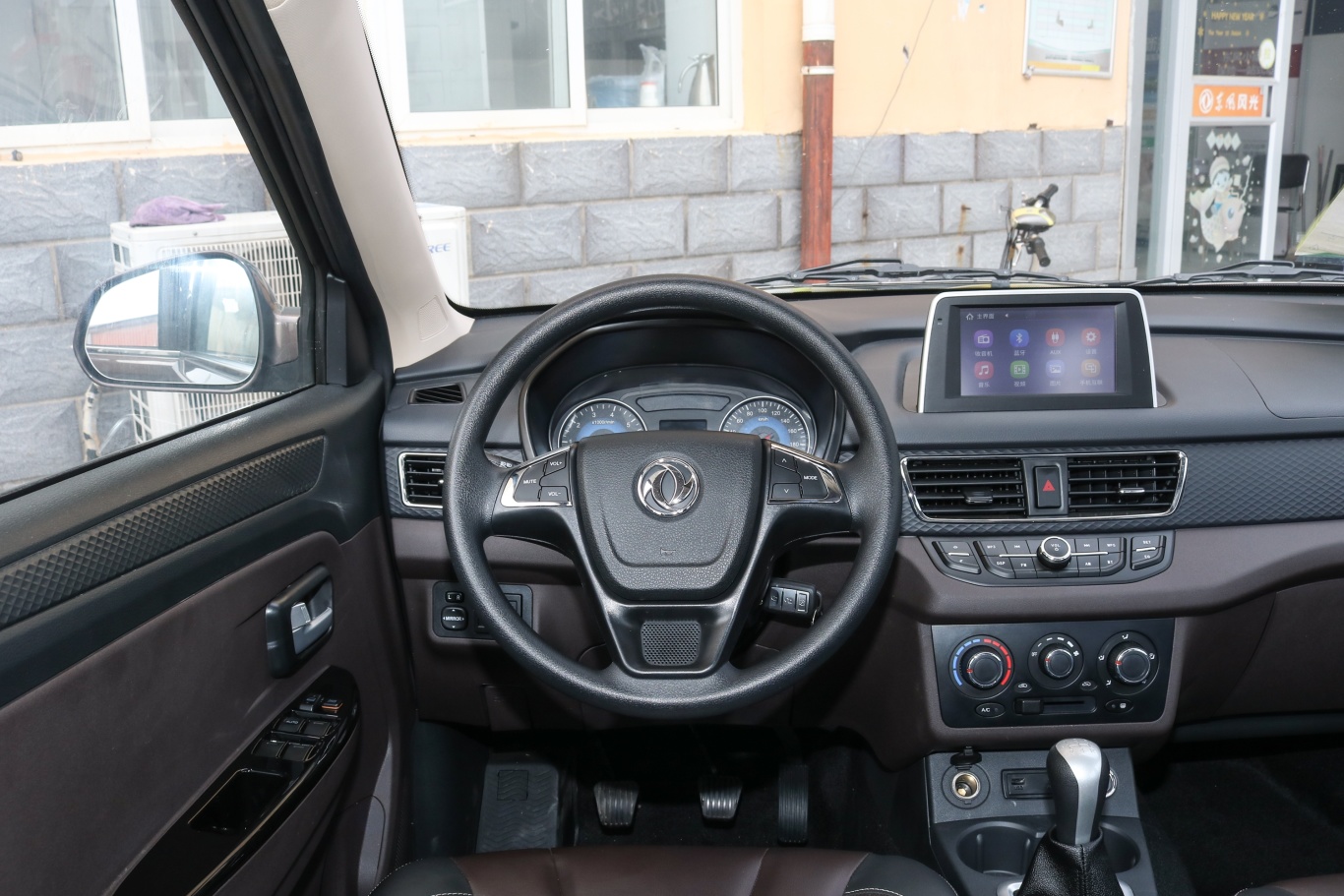 风光330330s 1.5l 舒适型 5座驾驶位区域
