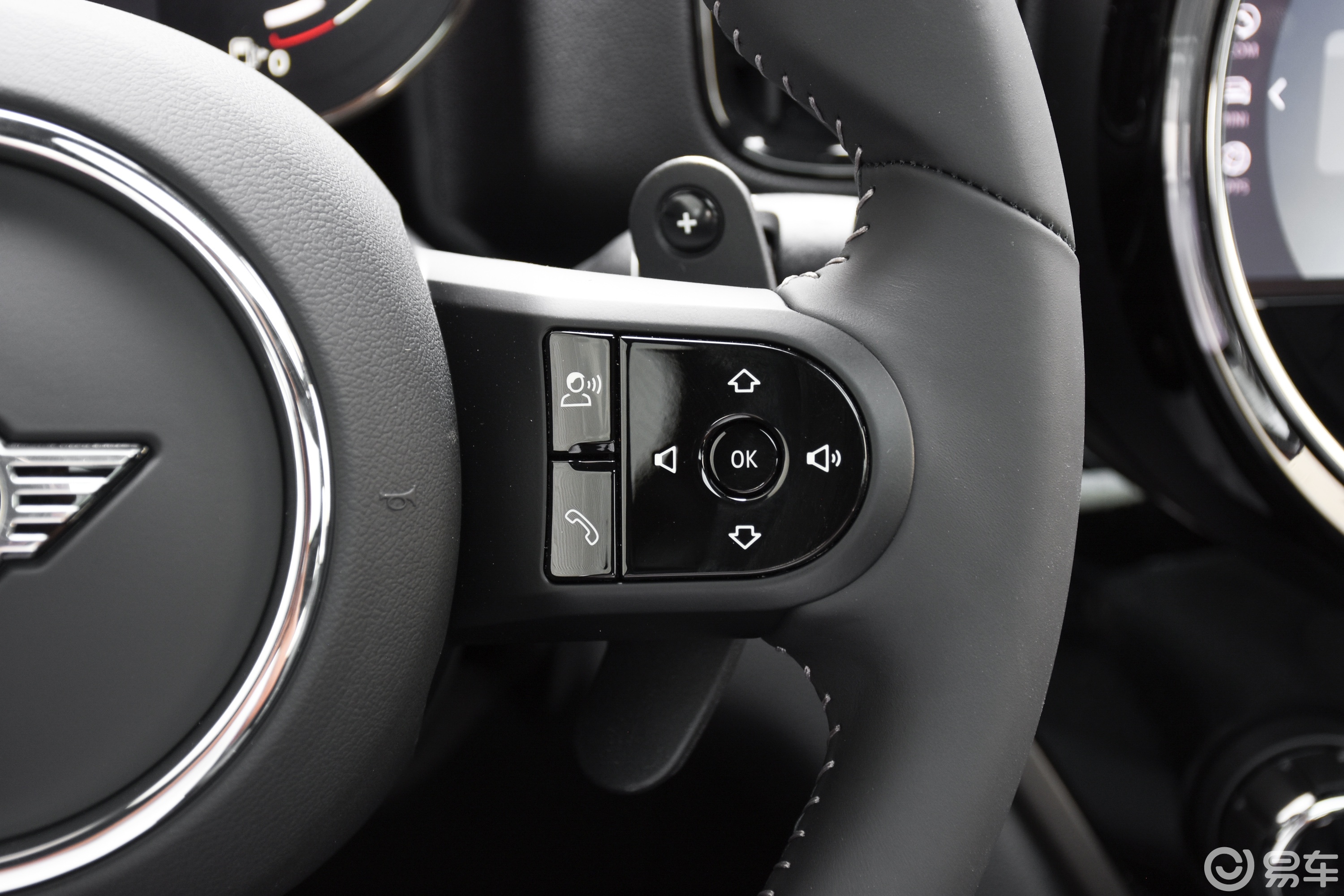 【MINI COUNTRYMAN2.0T COOPER S ALL4 留白特别版右侧方向盘功能按键图片-汽车图片大全】-易车