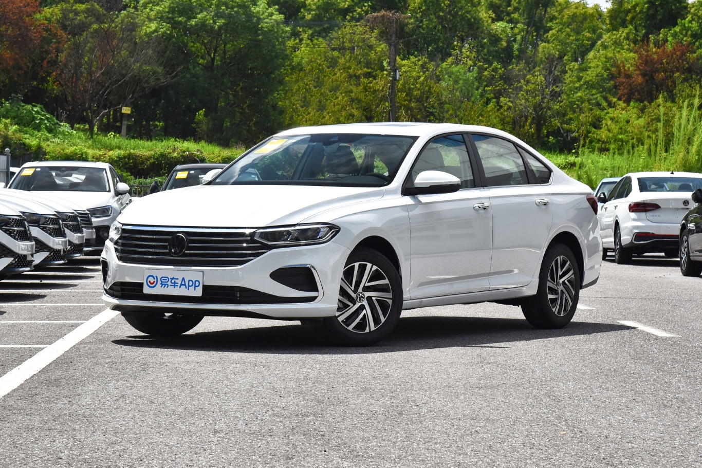 朗逸1.5l 自动五百万版侧前45度车头向左水平