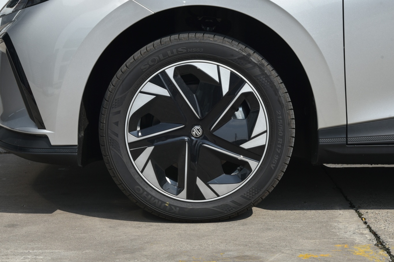 【MG4 EV415km 后驱出海冠军版前轮毂造型图片-汽车图片大全】-易车