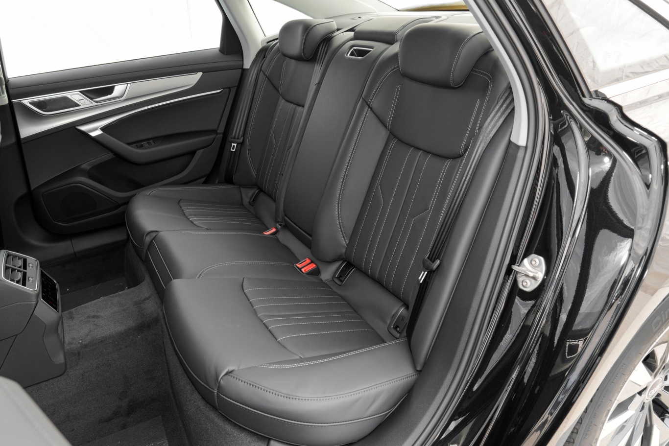 奥迪a6l45 tfsi 臻选致雅型后排座椅