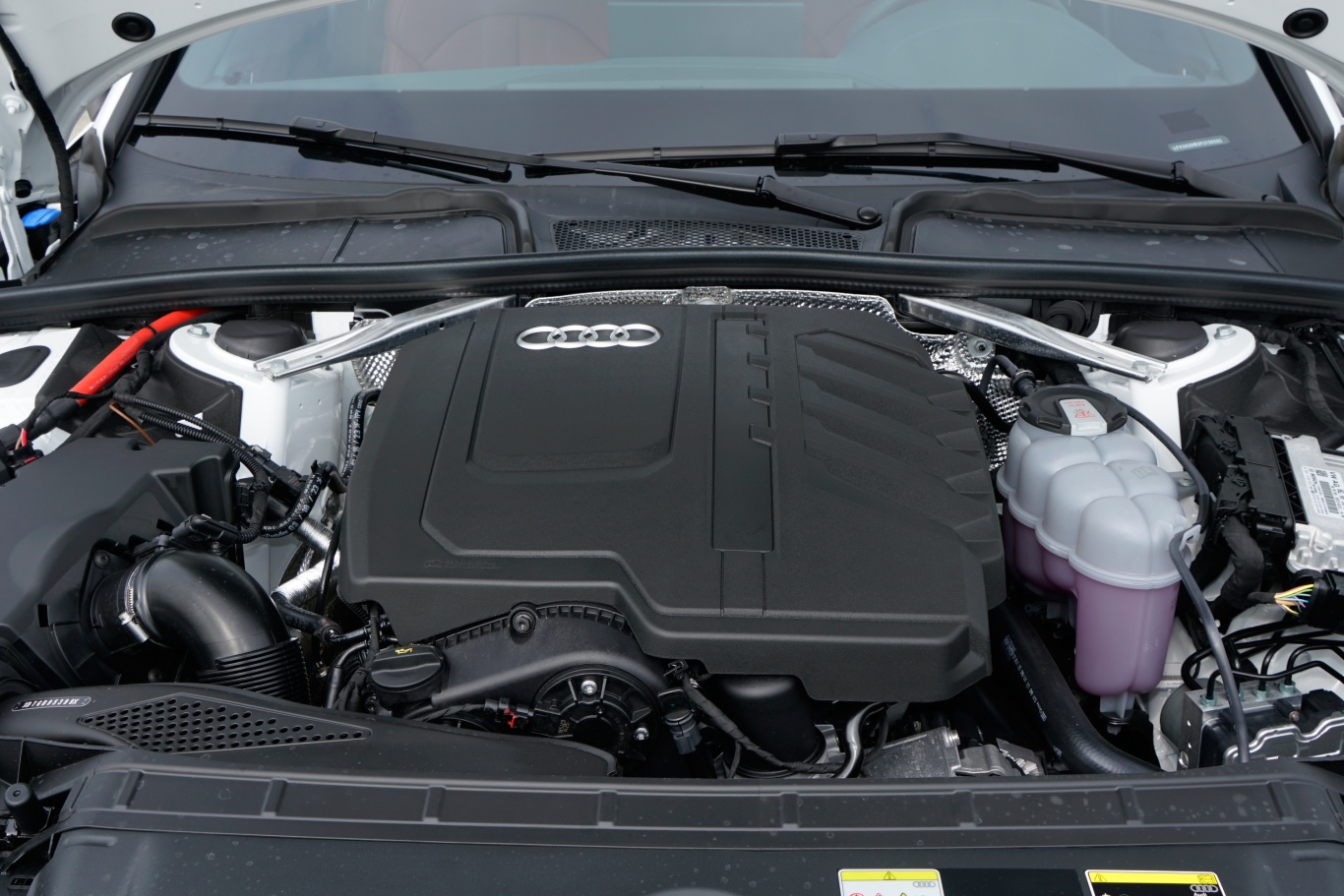 奥迪a4l40 tfsi 豪华动感型发动机特写