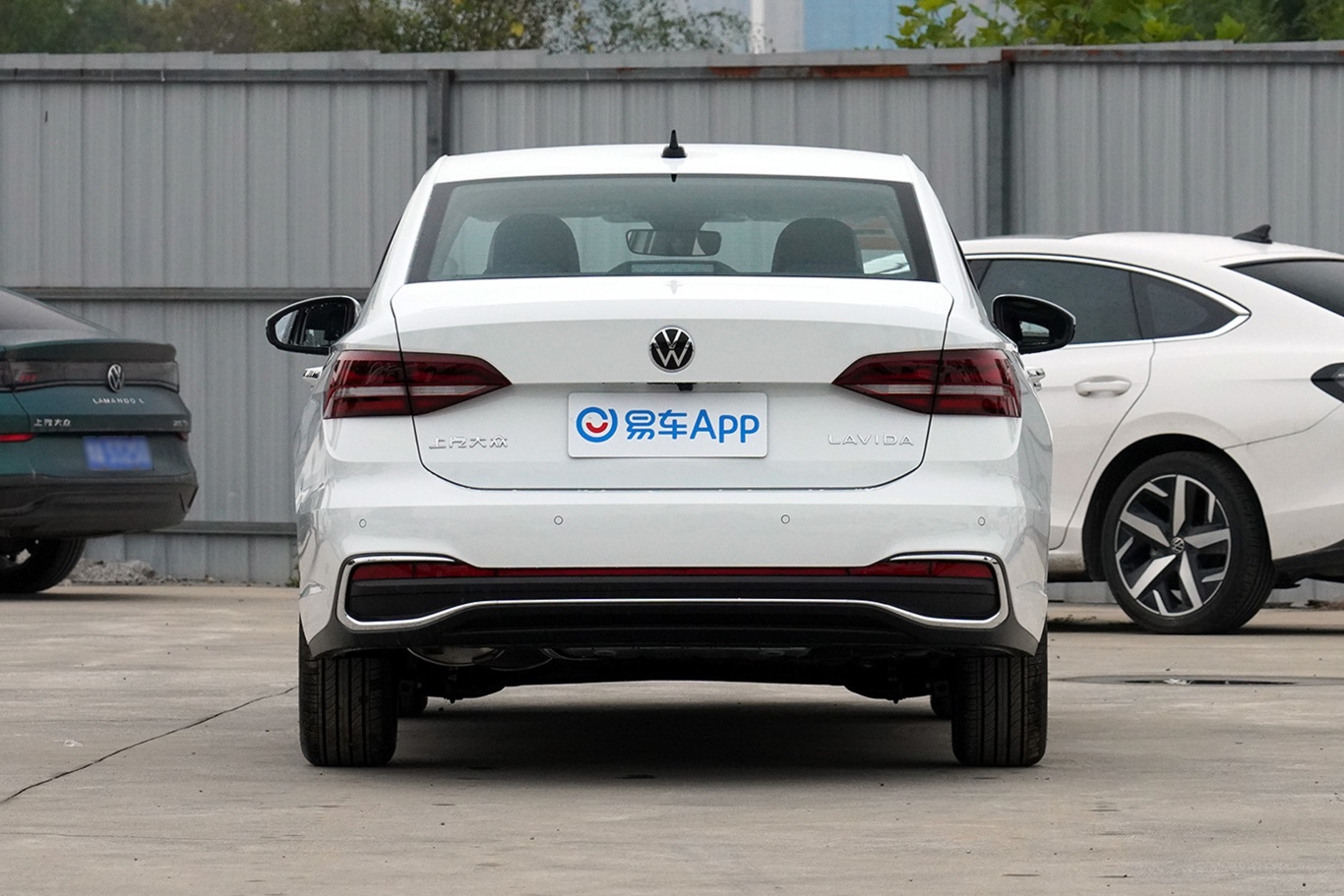 朗逸1.5l 自动满逸版正后水平