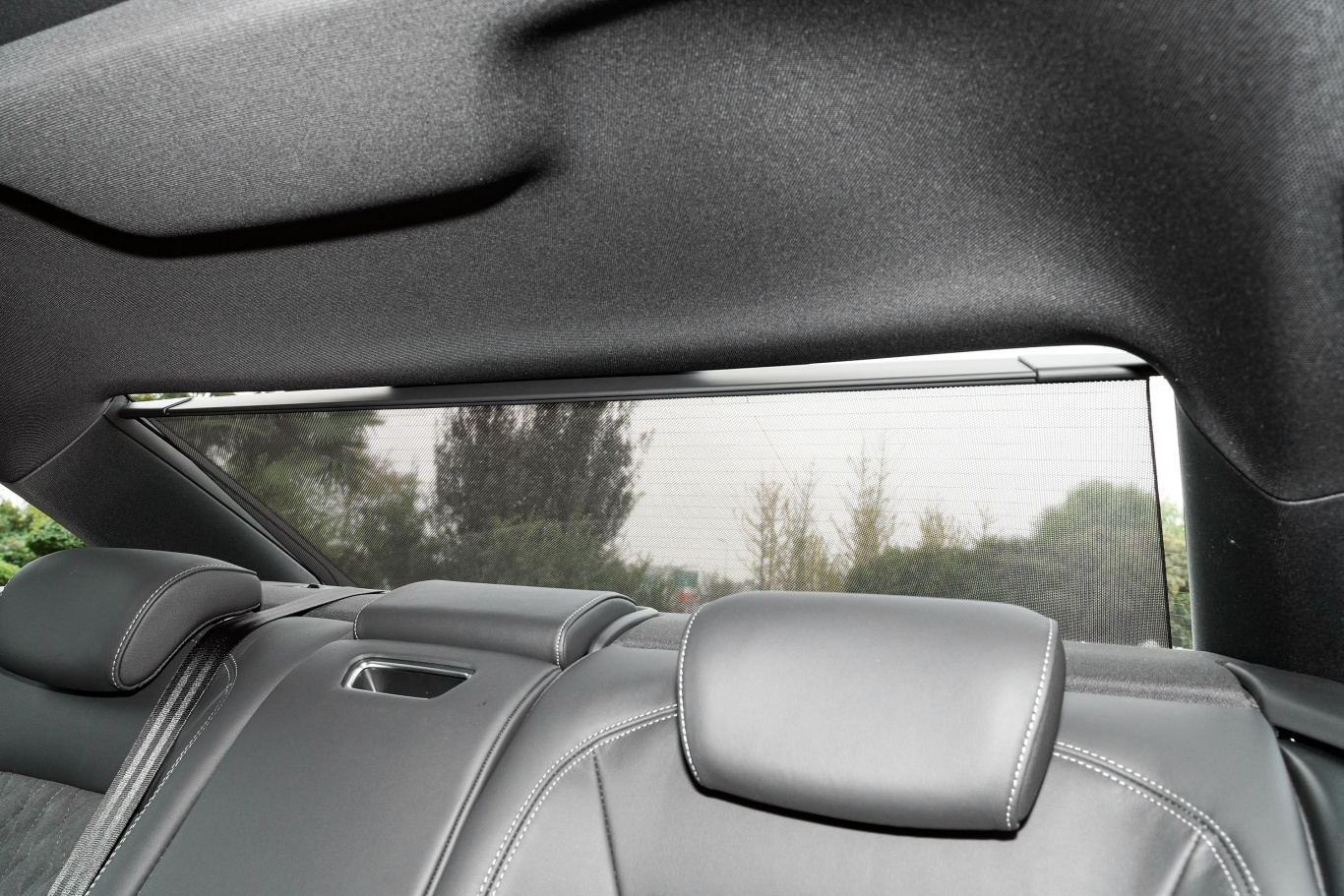 奥迪a6l55 tfsi quattro 尊享动感型后风挡遮阳帘