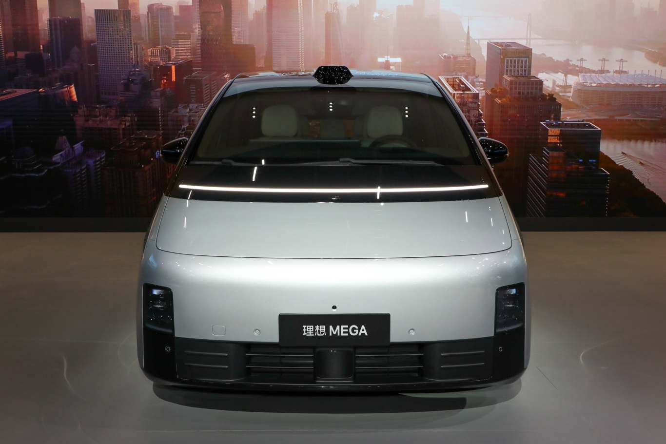 将于年底上市交付 理想首款纯电车型正式命名为 MEGA_新闻_新出行