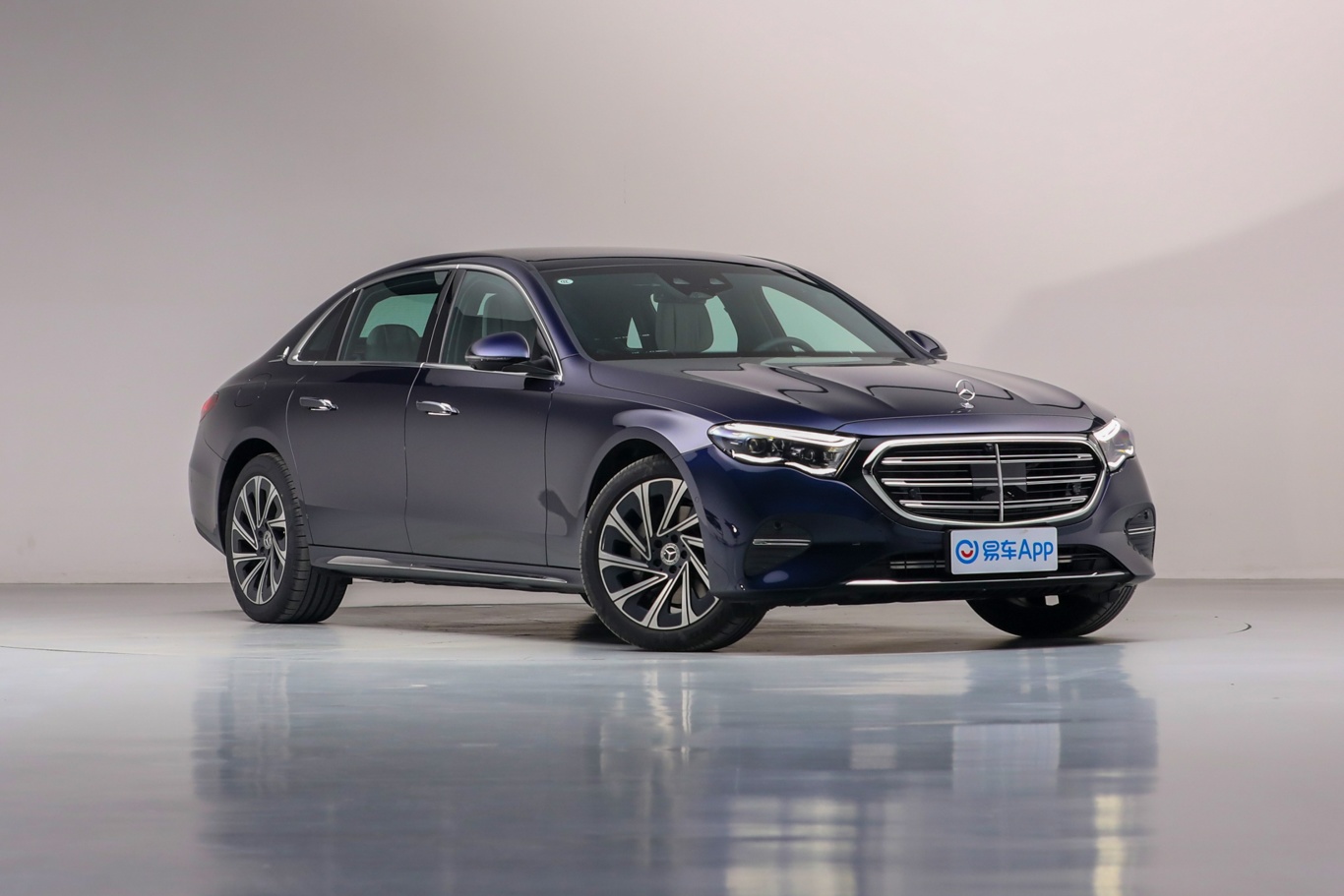 【奔驰E级E 300 L 豪华型正后水平图片-汽车图片大全】-易车