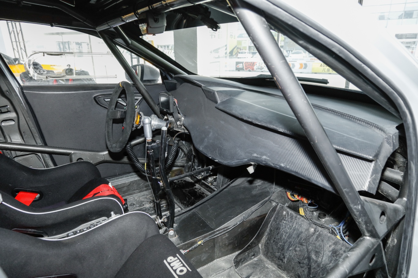 奥迪a3《飞驰人生2》拉力赛车版内饰全景副驾方向