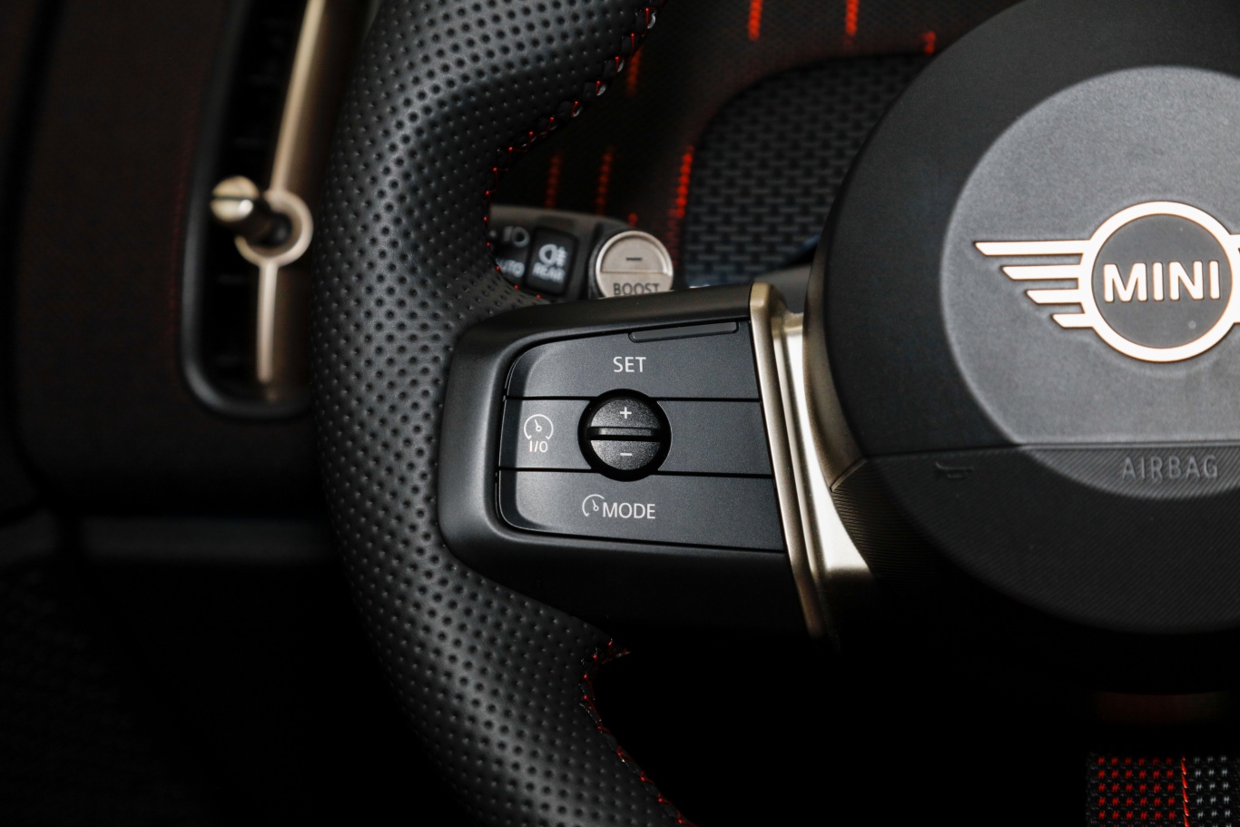 【MINI JCW COUNTRYMAN试装车左侧方向盘功能按键图片-汽车图片大全】-易车