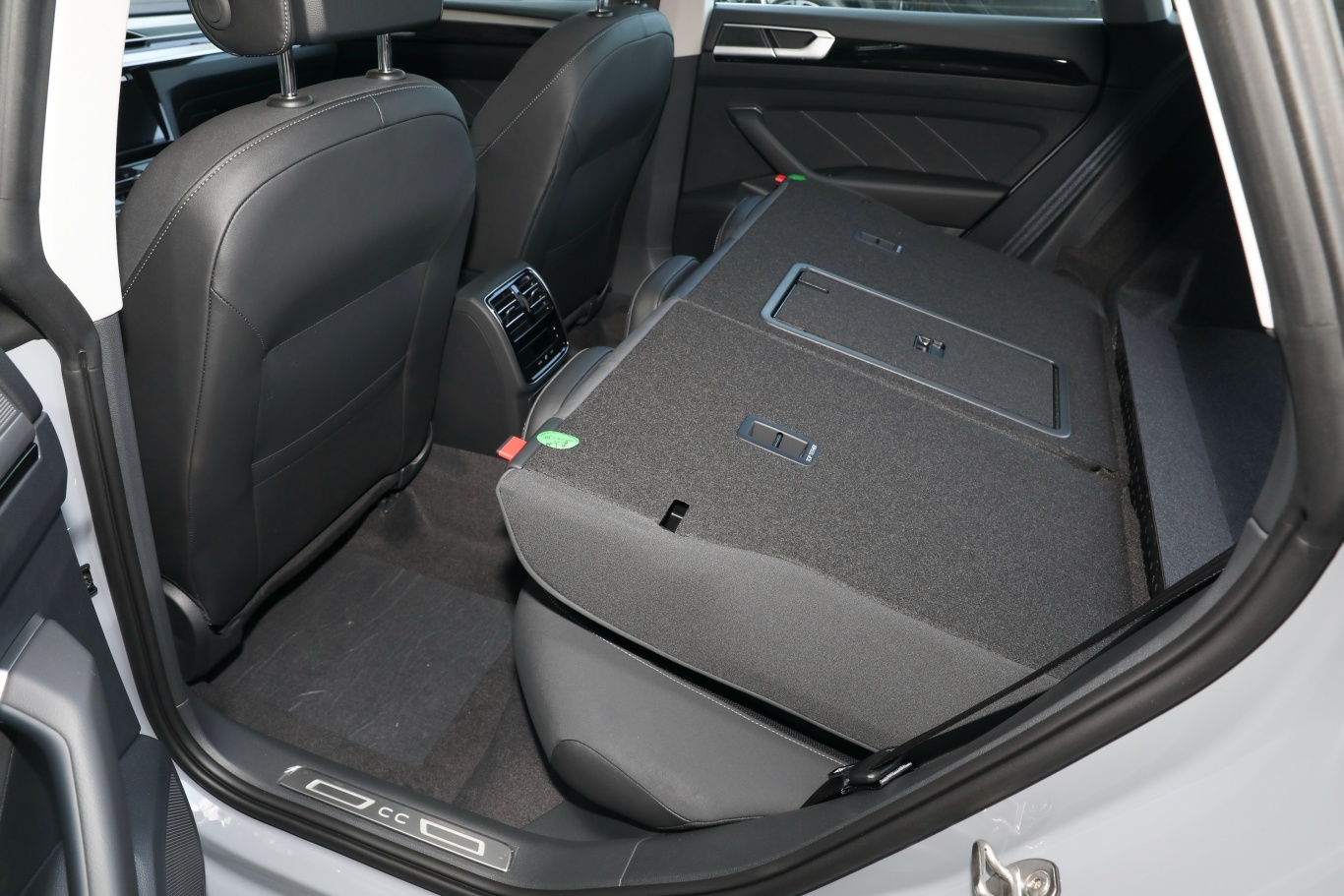 一汽-大众cc众享款 猎装车 380tsi 猎心版后排空间