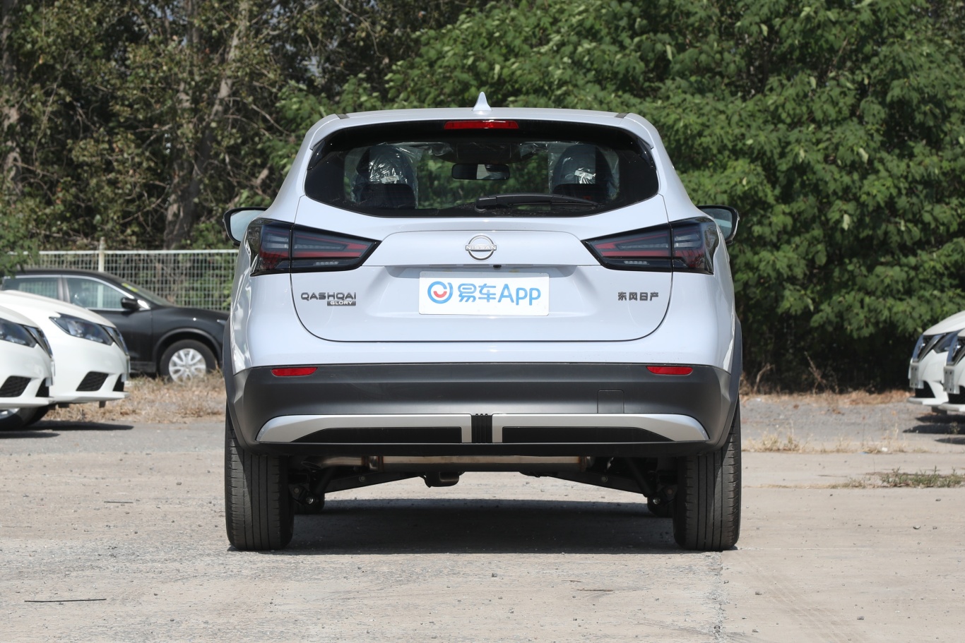 逍客荣誉版 2.0l xv  领先版正后水平