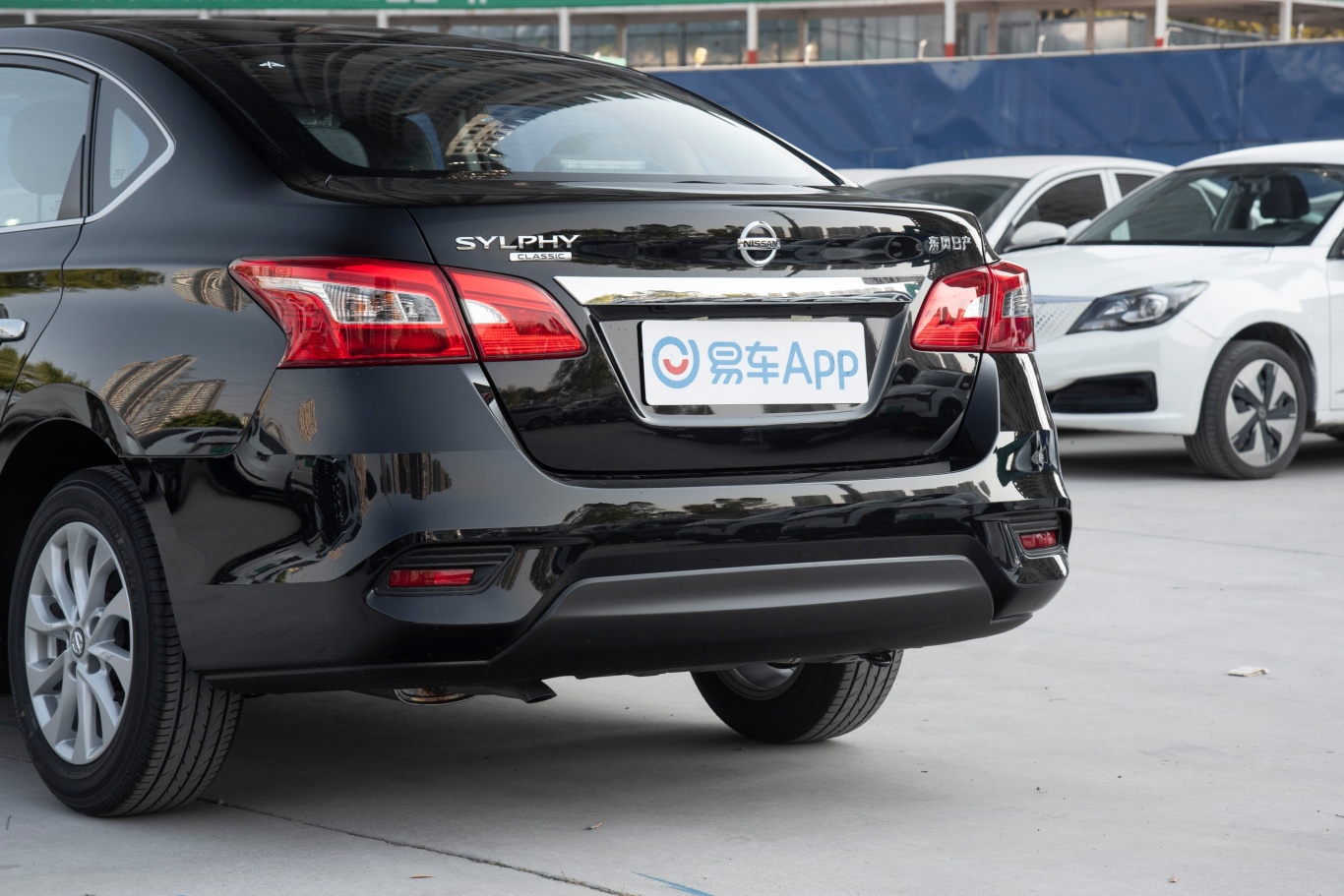 轩逸改款二 经典 1.6l xl 豪华版车尾特写