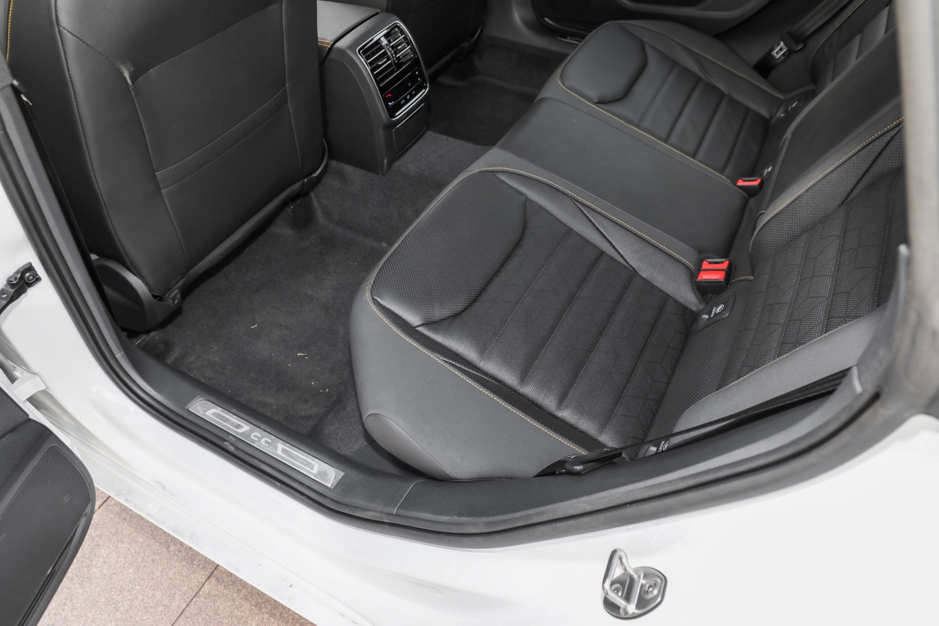 一汽-大众cc众享款 380tsi 夺目版后排空间