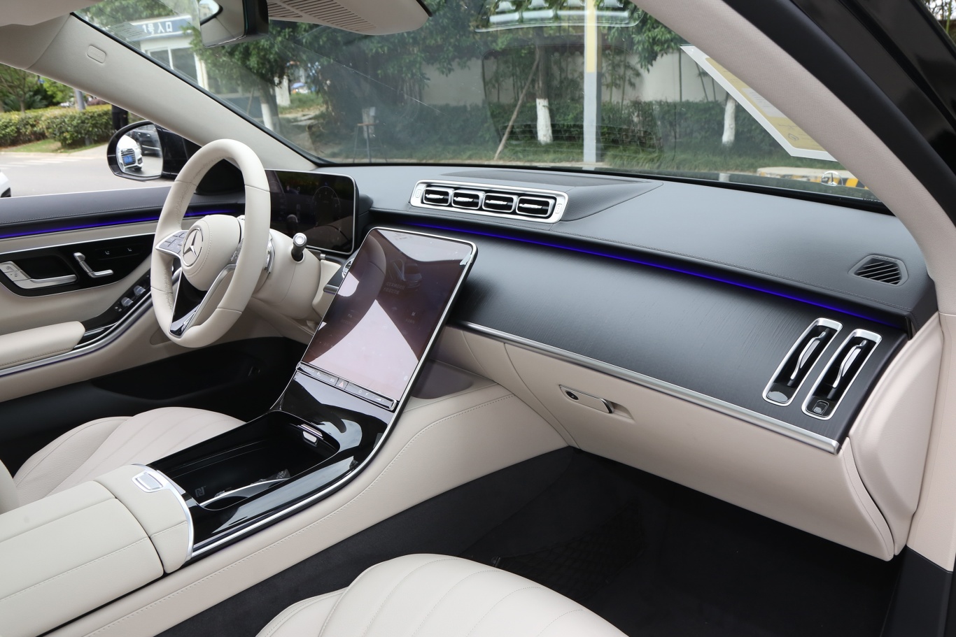 奔驰s级s 400 l 商务型内饰全景副驾方向