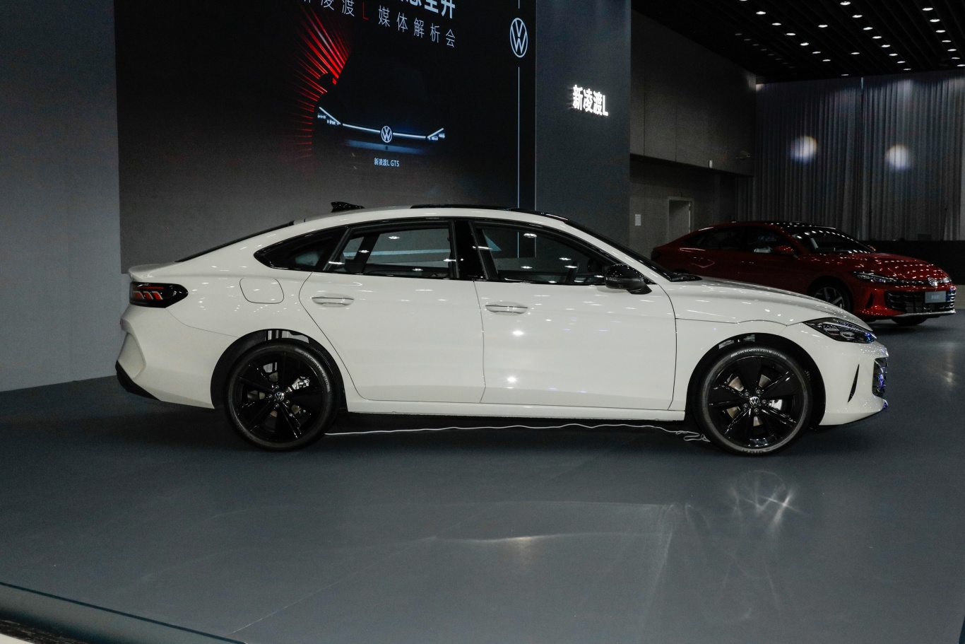 【凌渡凌渡L GTS 380TSI 凌风版正侧车头向右水平图片-汽车图片大全】-易车