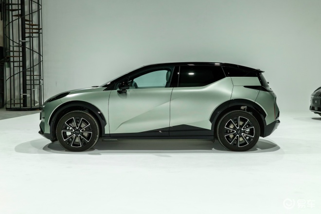 焕新极氪X正式上市 超级置换权益后限时售价14.58万元起