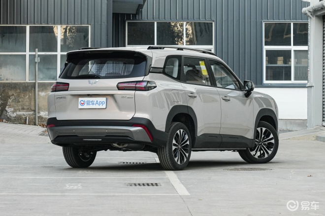 五菱星光家族首款硬派SUV预告图 将于12月9日正式发布