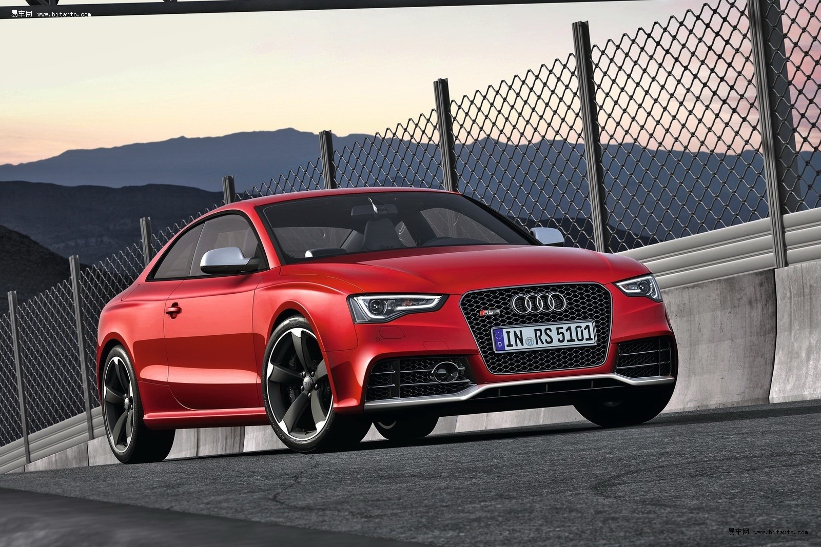 2011法兰克福车展:奥迪rs5车型亮相