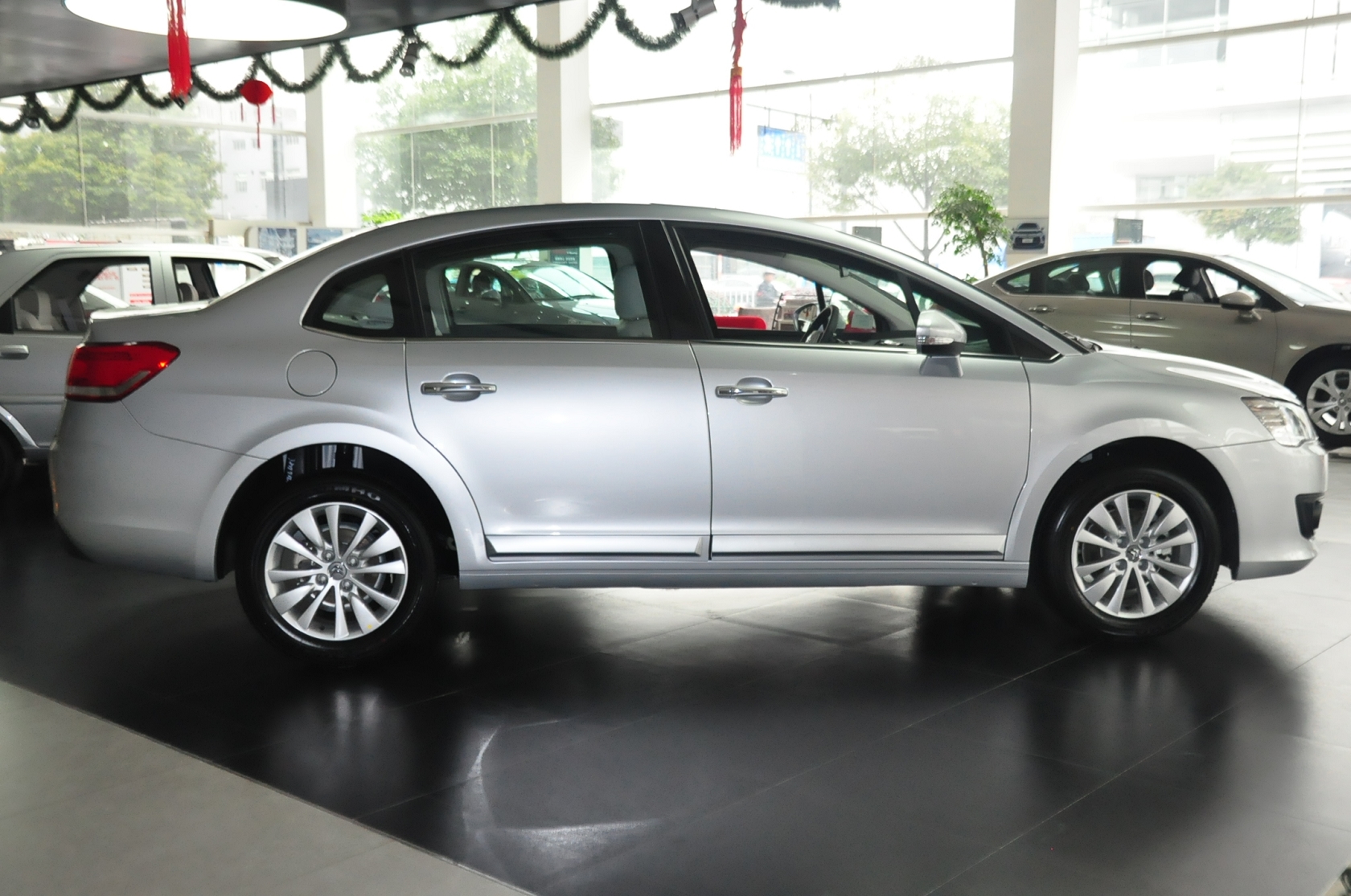 仅仅打次防守仗 实拍解析新世嘉三厢