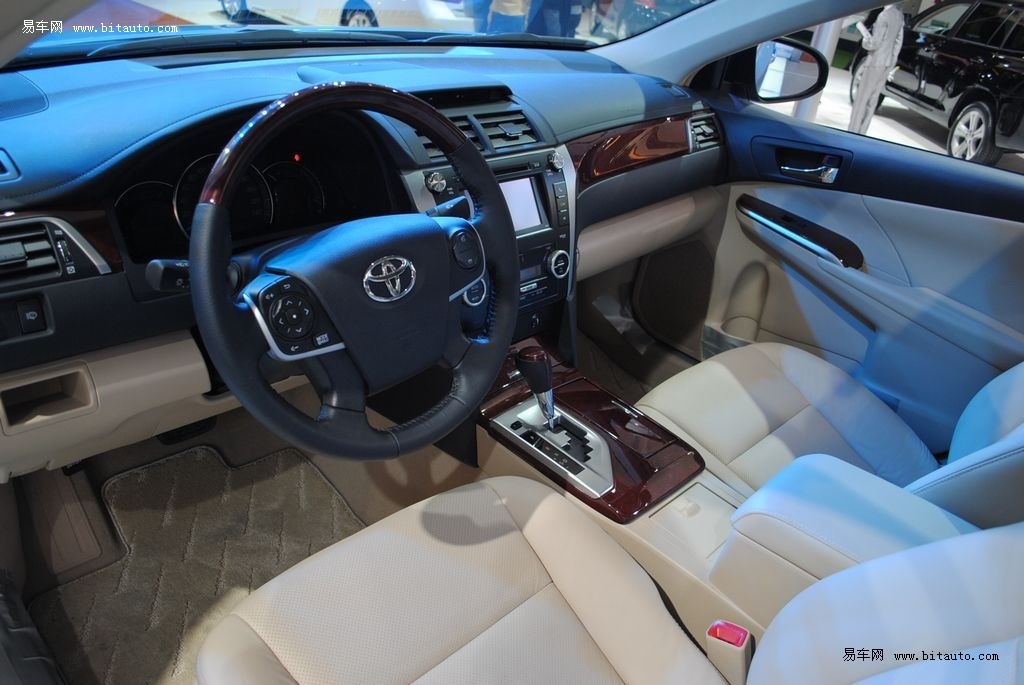 第七代凯美瑞亮相第十届温州国际车展