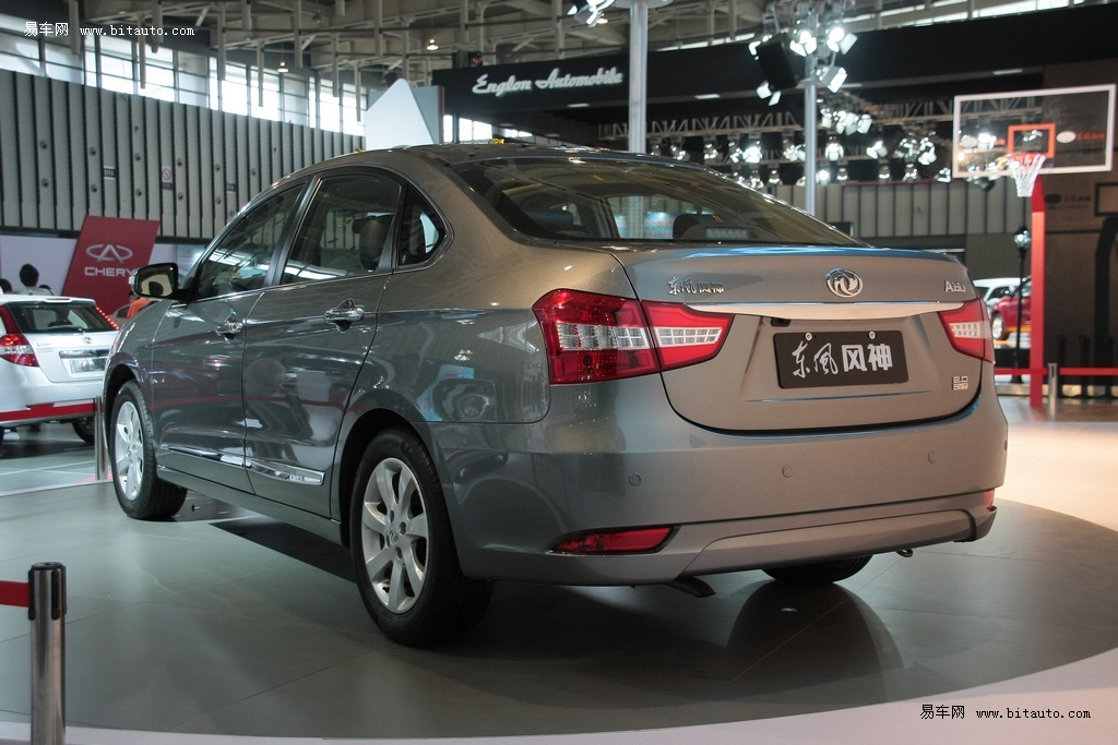 配置显自信 南京车博会实拍东风风神a60