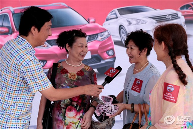 这次我们的神秘活动大使,就是电视台的著名节目主持方亮,乘坐地铁的