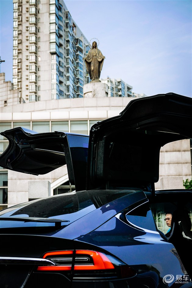 特斯拉鹰翼门suv亚太首驾我就是来炫耀的