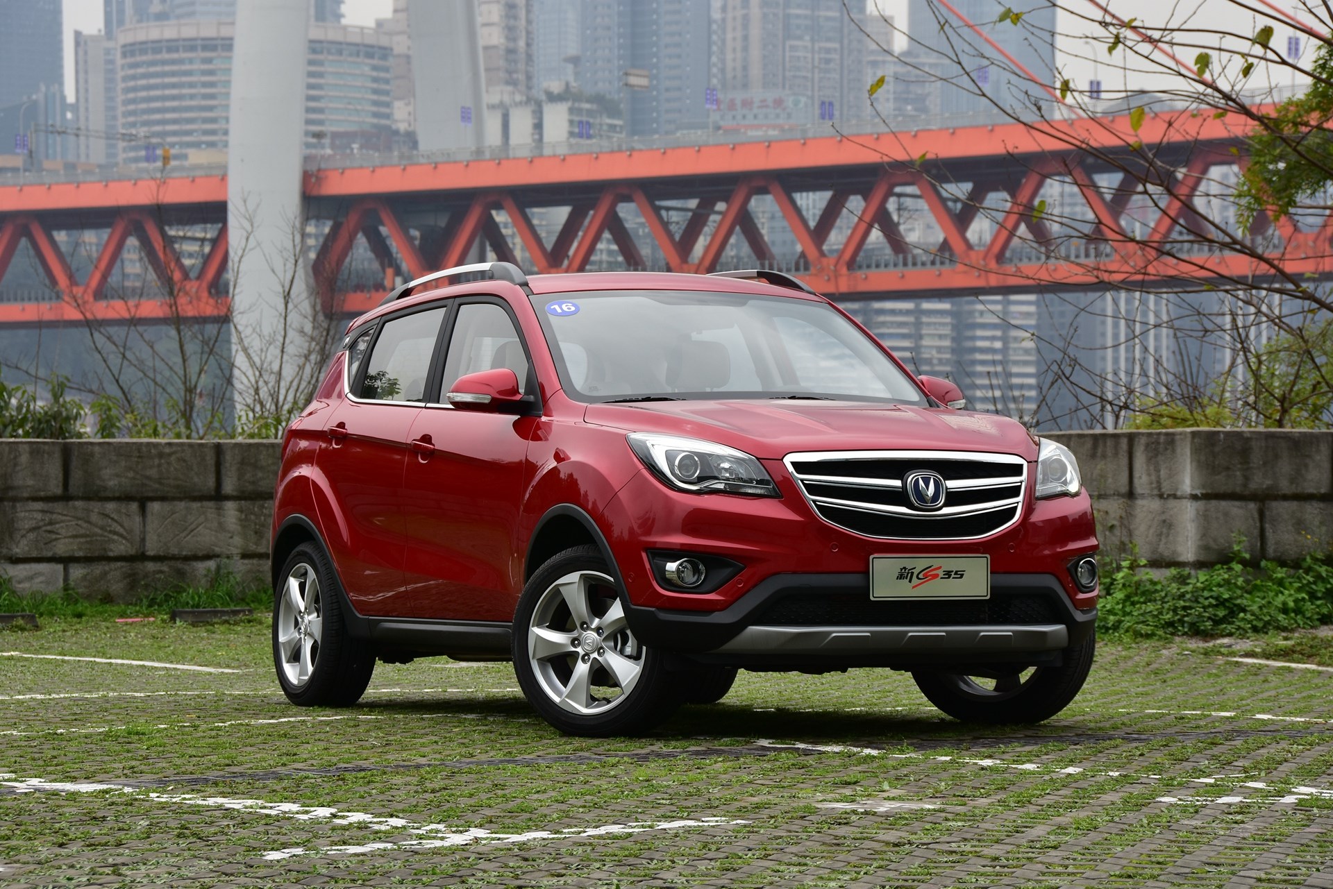 陆风x2对比长安cs35 后浪推前浪 配置谁更强?