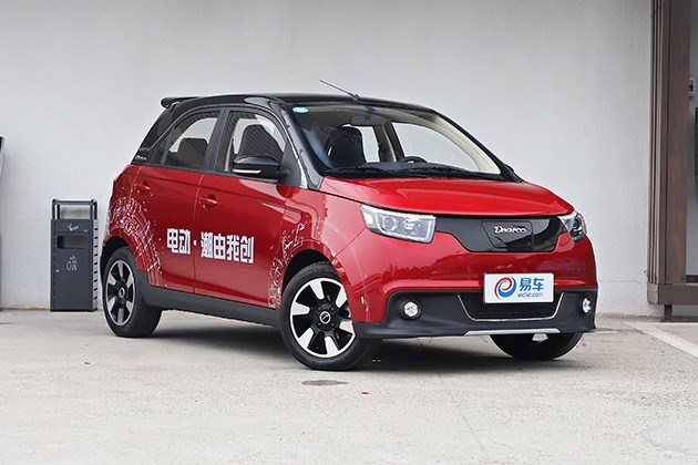 易车北京报道 2018北京车展正式开幕,在东南汽车展台,升级版电咖ev10