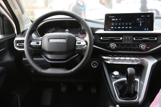 皮卡也能如此精致长安凯程f70内饰首曝悬浮中控及液晶仪表