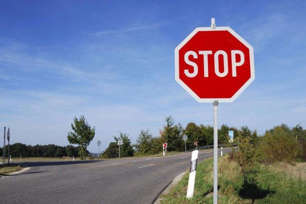 美国随处可见的stop标志