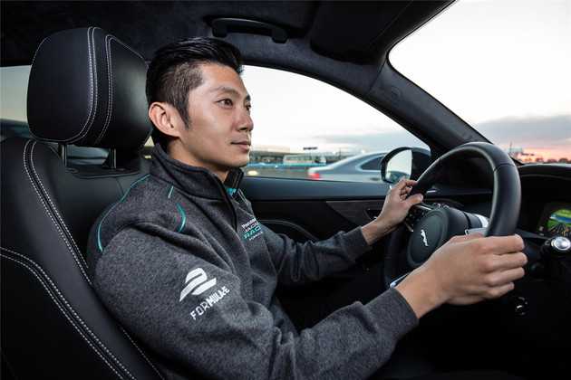 电亮未来·型走魔都 探访捷豹车手董荷斌