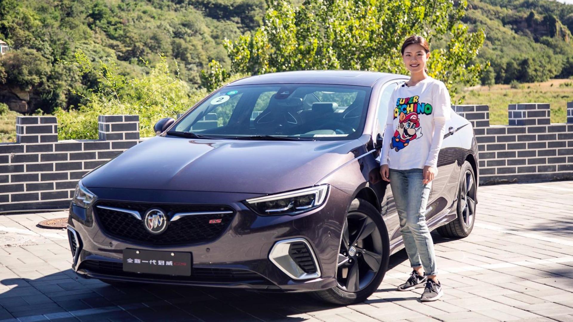 尽显运动本色 美女深度试驾君威gs