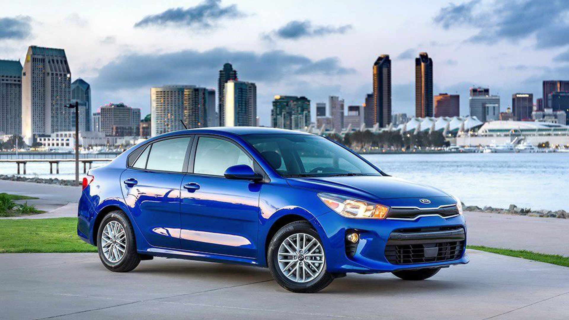 起亚这款轿车火了!4.99万售价刷新最便宜合资车记录_易车视频