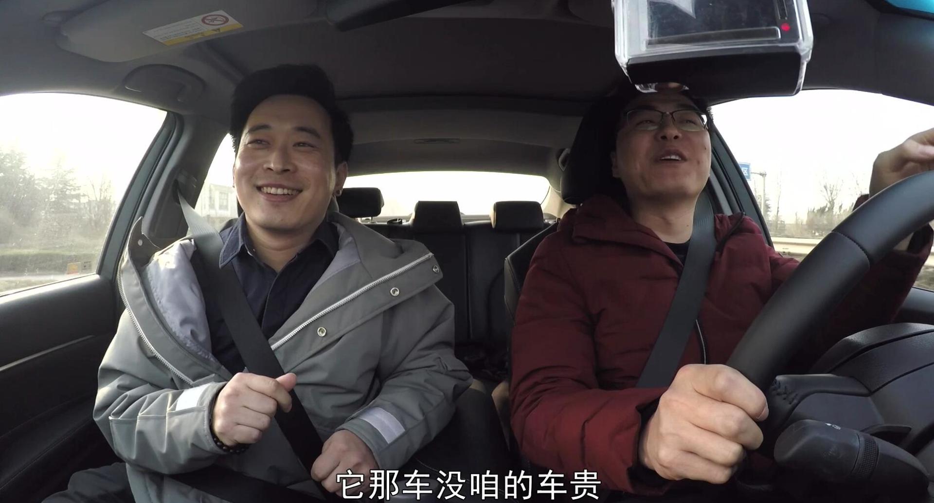 刘一现场指导新手开车,车上的对话太逗人,新手太牛