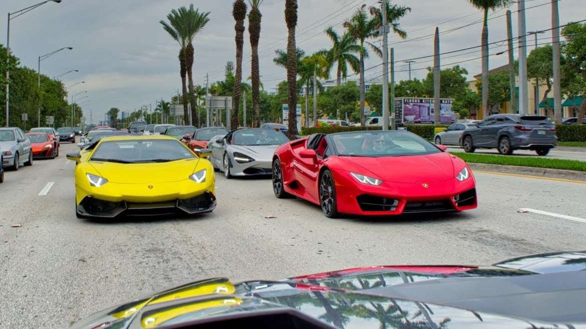 超级跑车大聚会:有兰博基尼aventador s,法拉利,迈凯伦等!