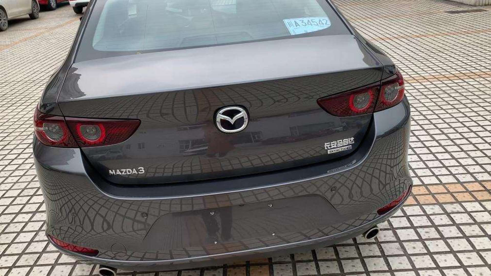 全新马自达3昂克赛拉的极简尾部设计