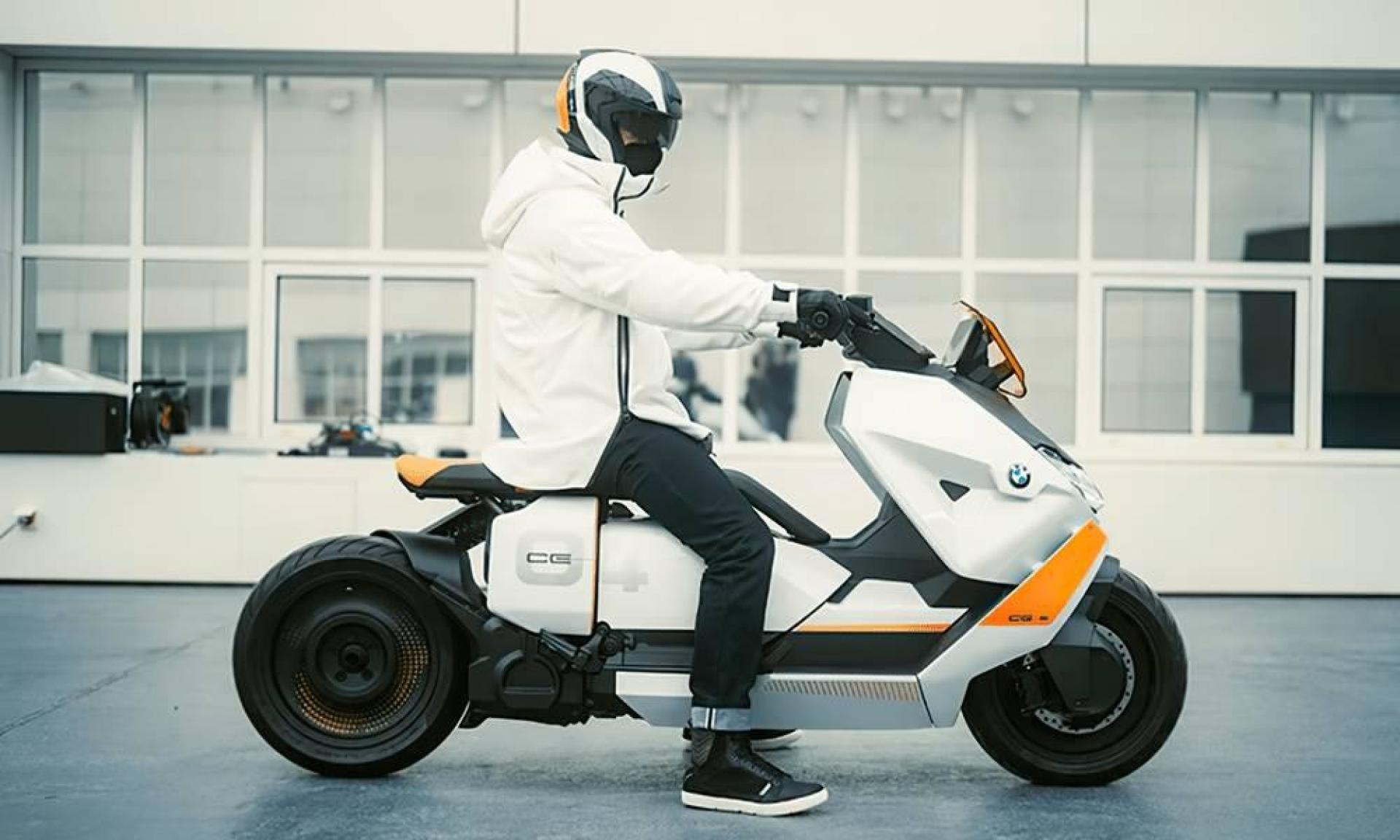 宝马发布电动摩托车,还送一身可穿戴设备,2021年上市!