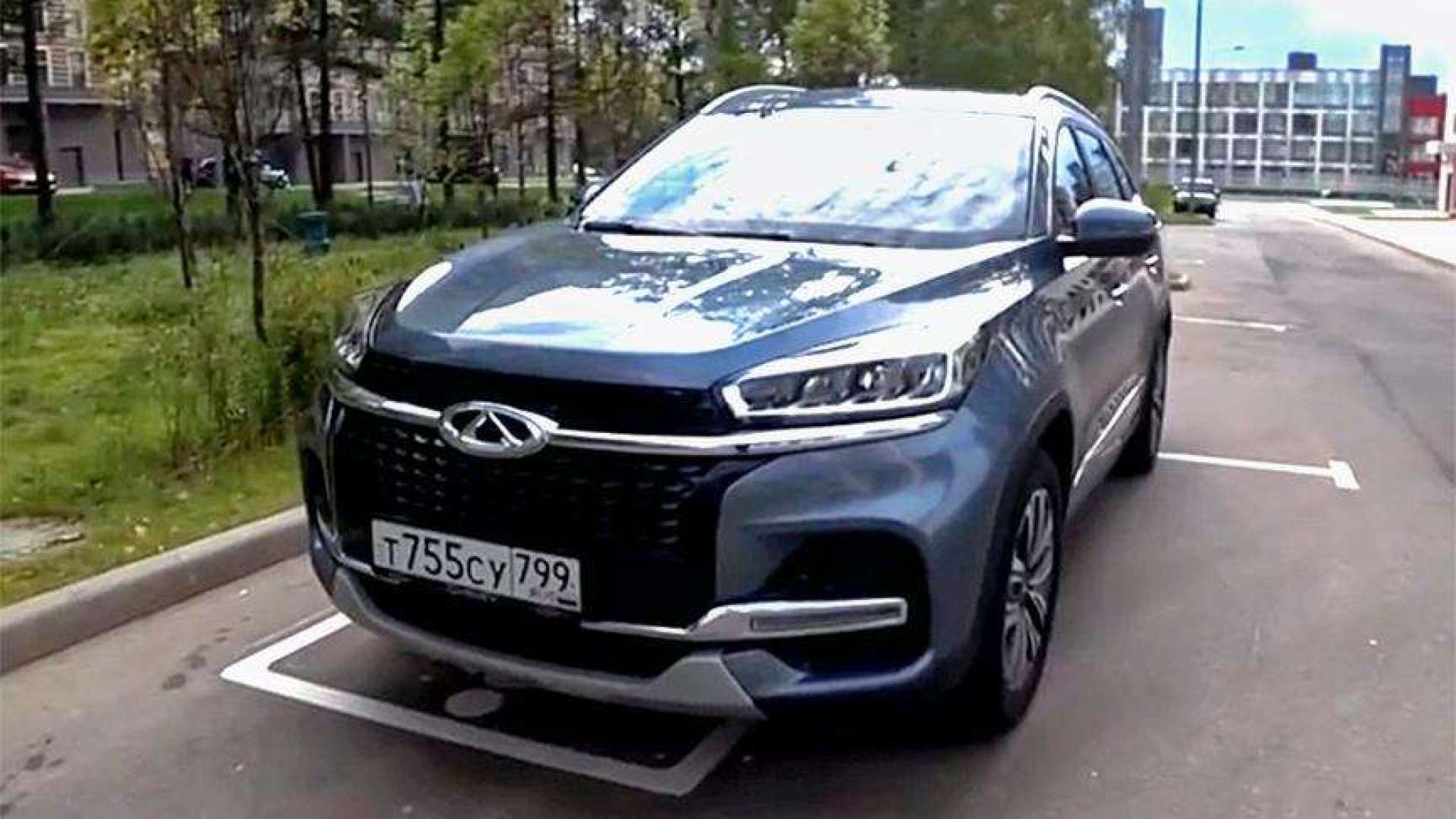 新车展示,2021款奇瑞瑞虎8实拍,开启后备箱,才是帅气的开始