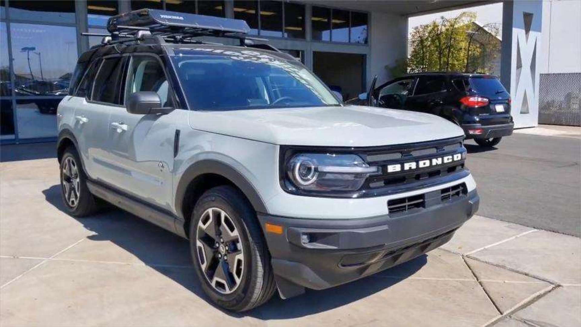 2021款福特bronco终于到店了,颜值不输牧马人,实车太帅气了!