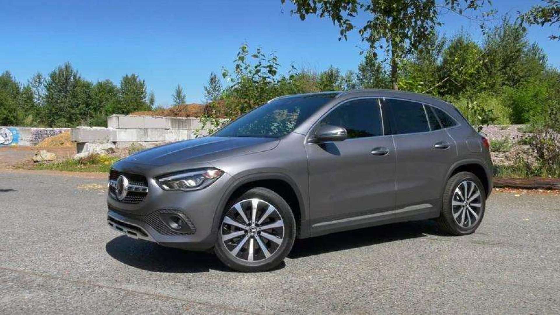 重磅新车,2021款奔驰gla250抢先实拍,夜晚亮起氛围灯,太美了