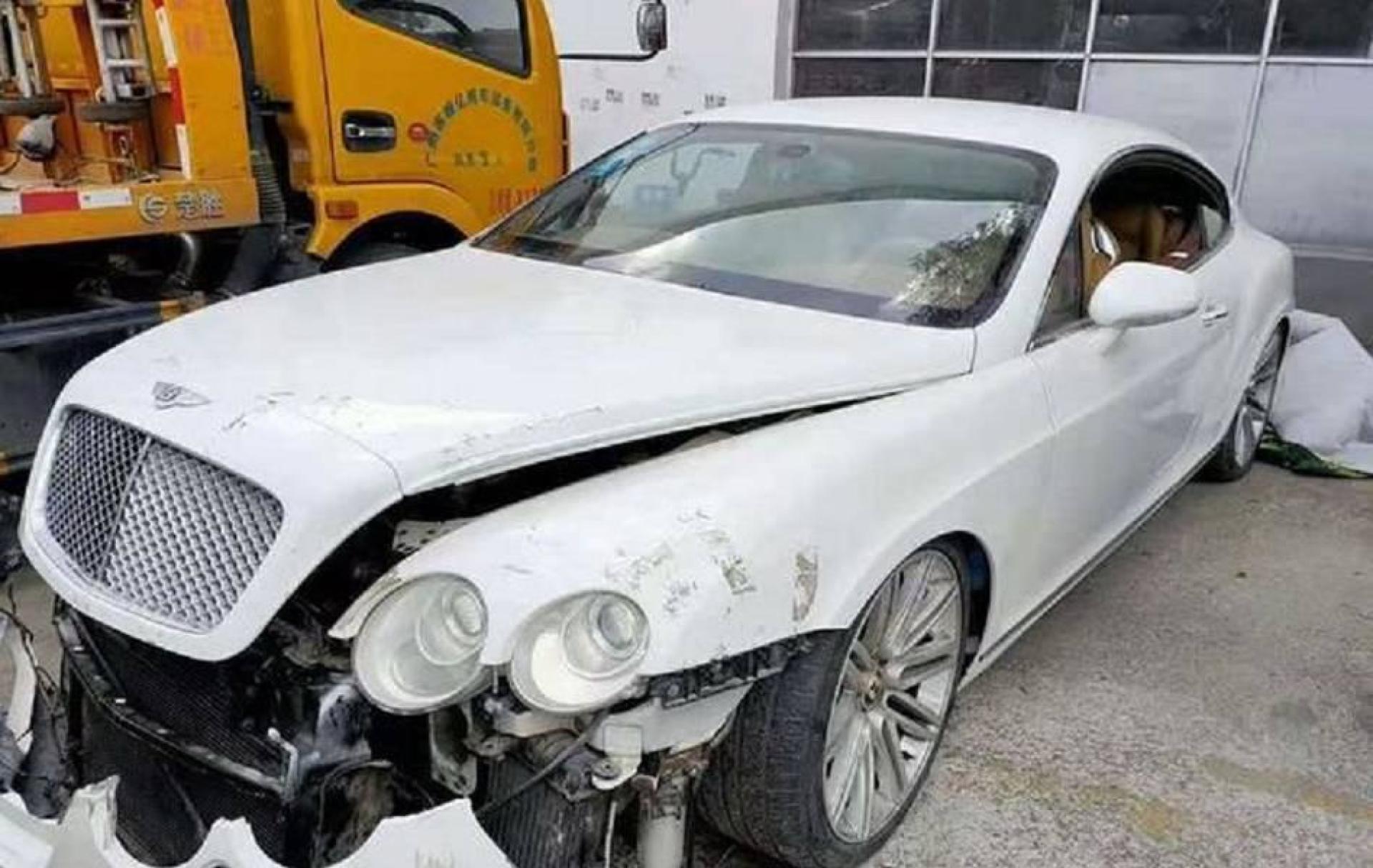 花40万买一辆"事故车",12缸的宾利欧陆,从新疆拖回广州!