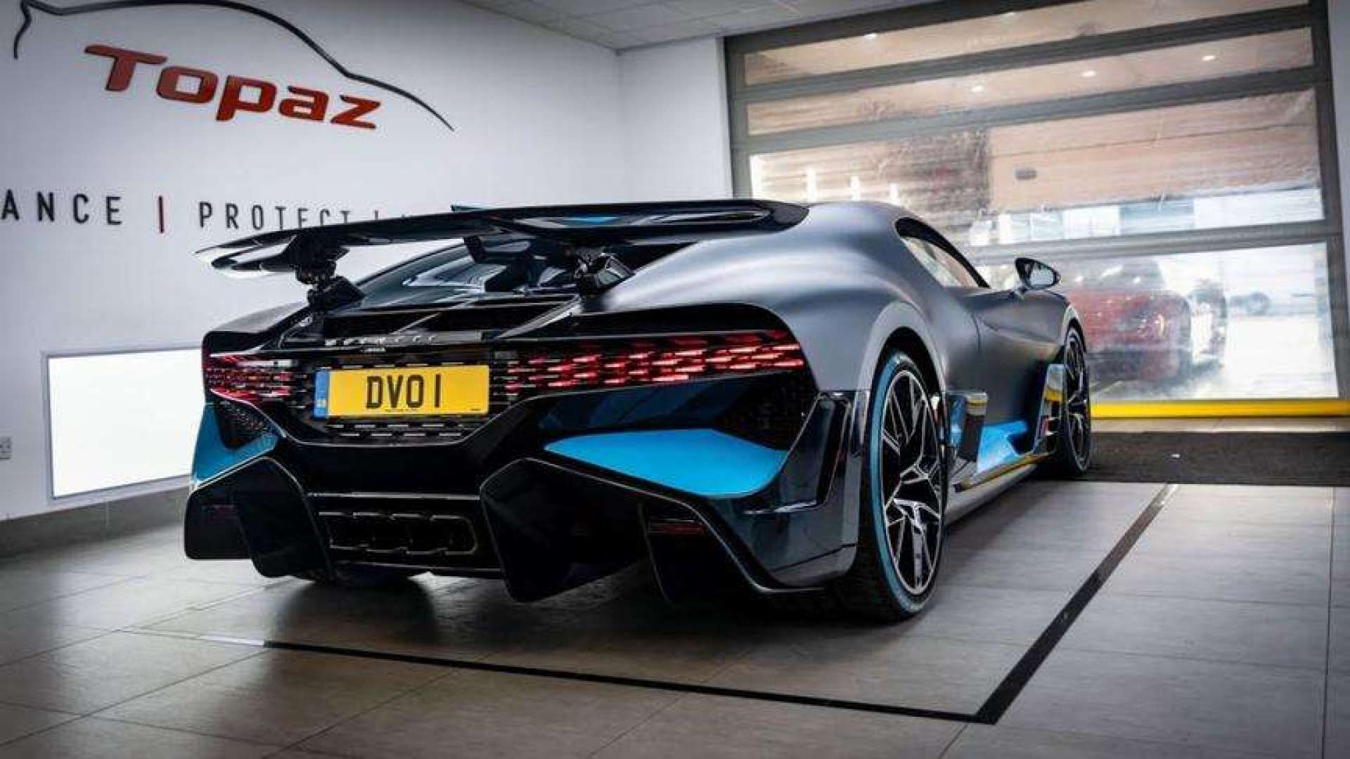 8000万的2020款布加迪divo到货,近距离感受下,什么叫做奢侈!