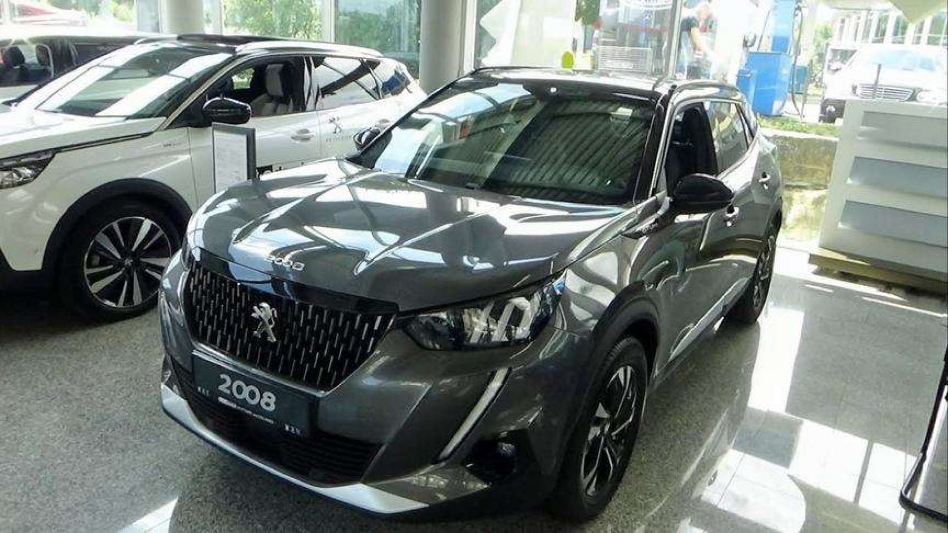 新车到店,实拍2020款标致2008 gt-line,外形太帅