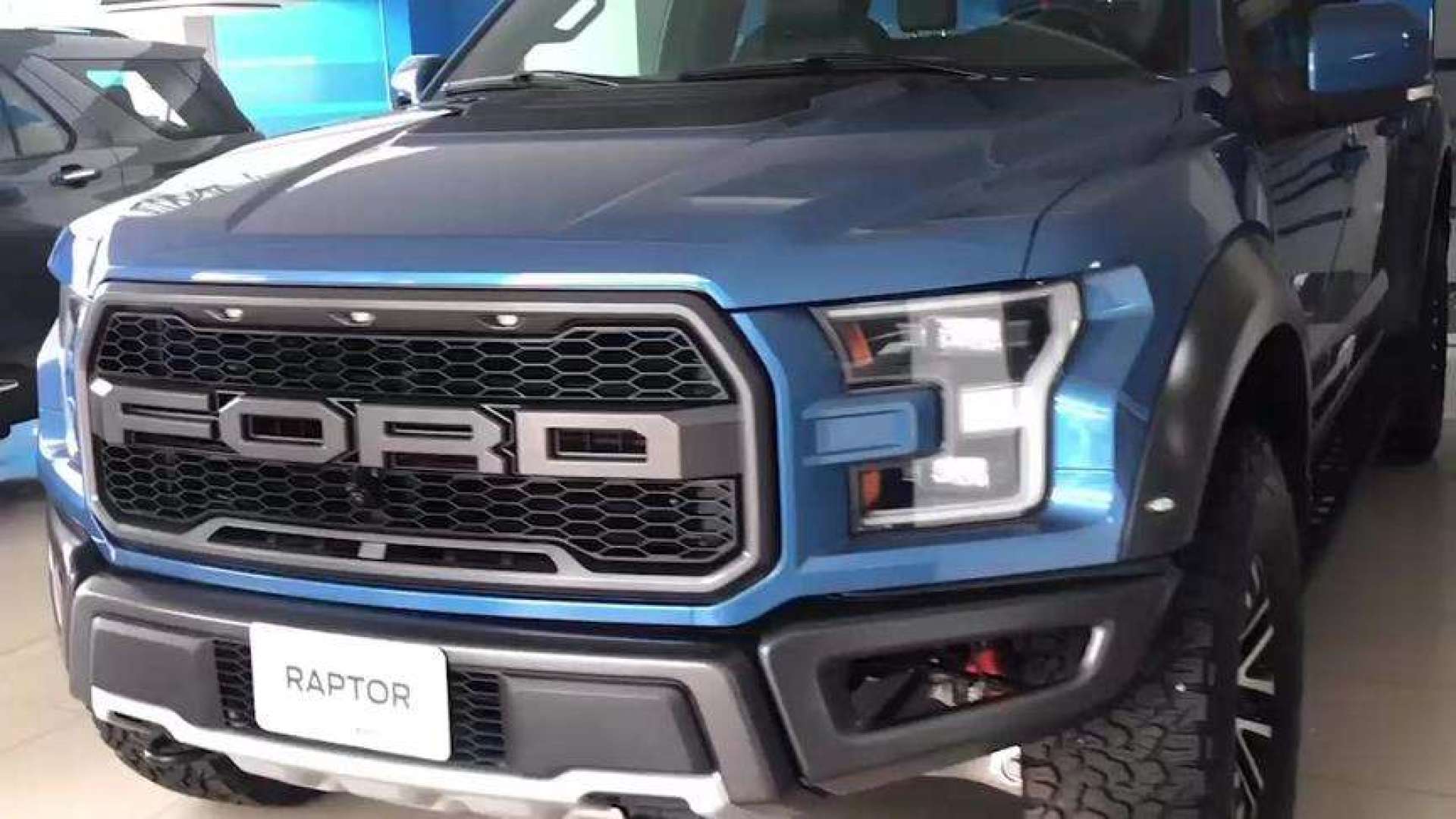 2020款福特猛禽f150,按下钥匙站上分段式后备箱,心动了