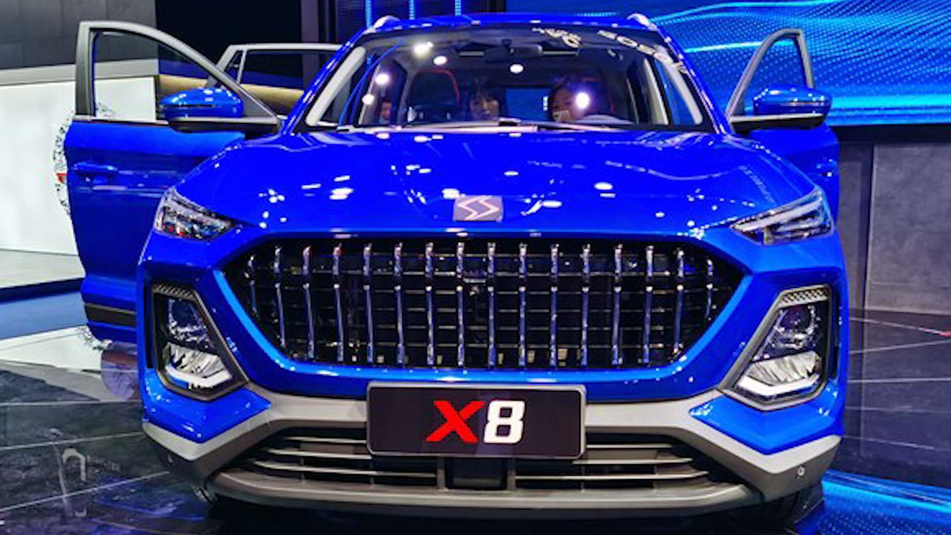 2020成都车展:江淮嘉悦x8发布 采用江淮大众logo 定位中大型suv