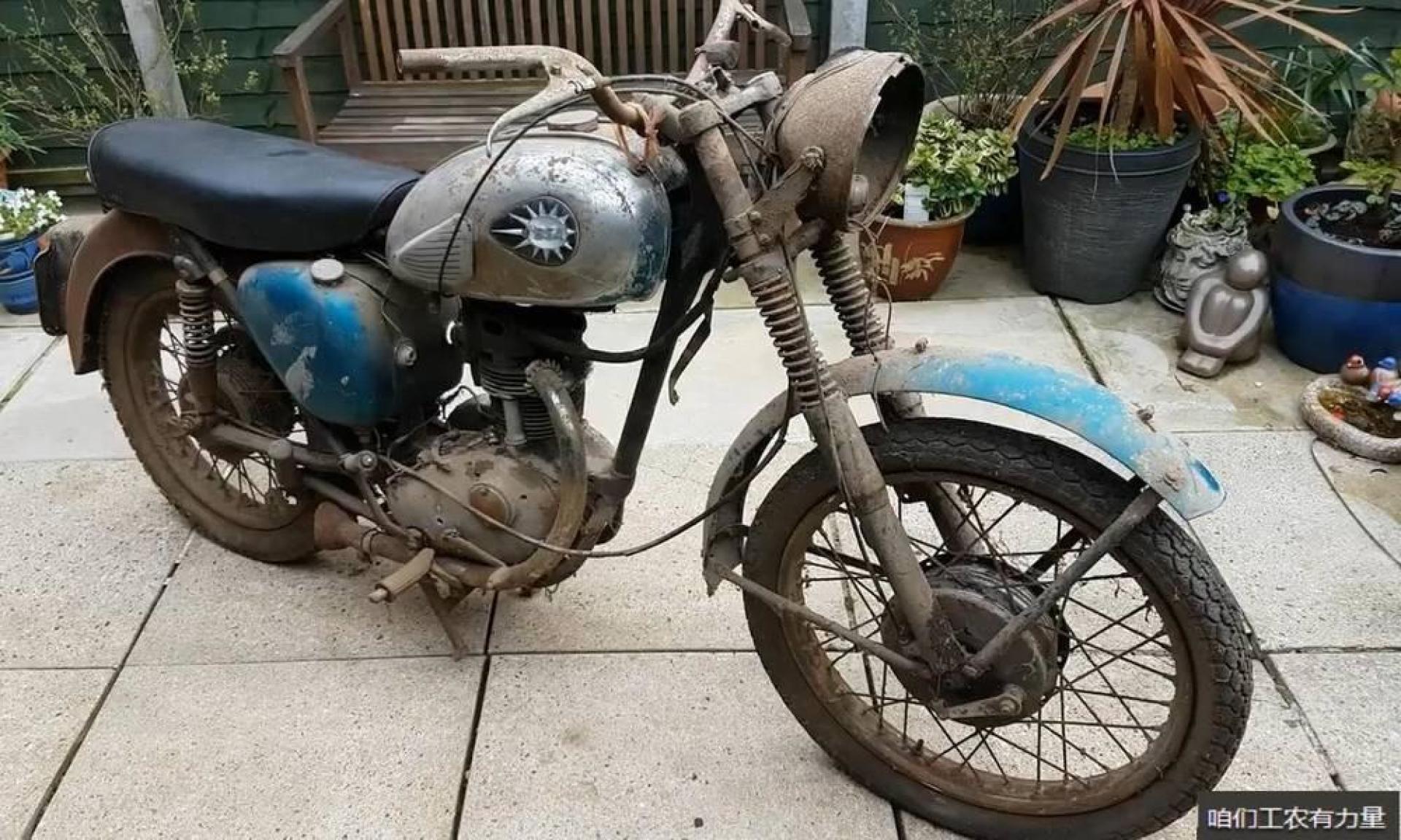 英国老牌机车bsa曾经生产的250cc的摩托车,有幸见了一台